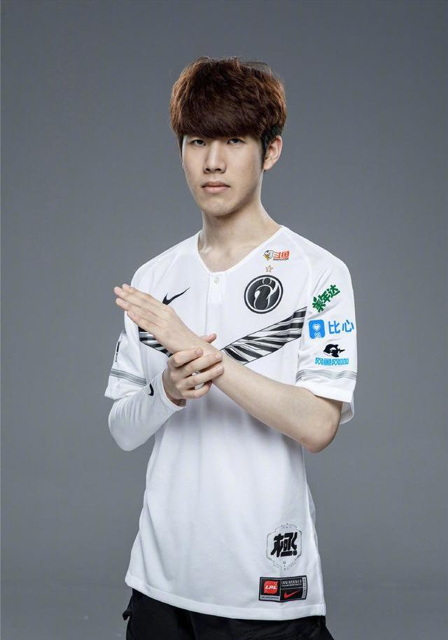 率先进入决赛！JDG赛后更博：比分3：0，只有我能征服我！