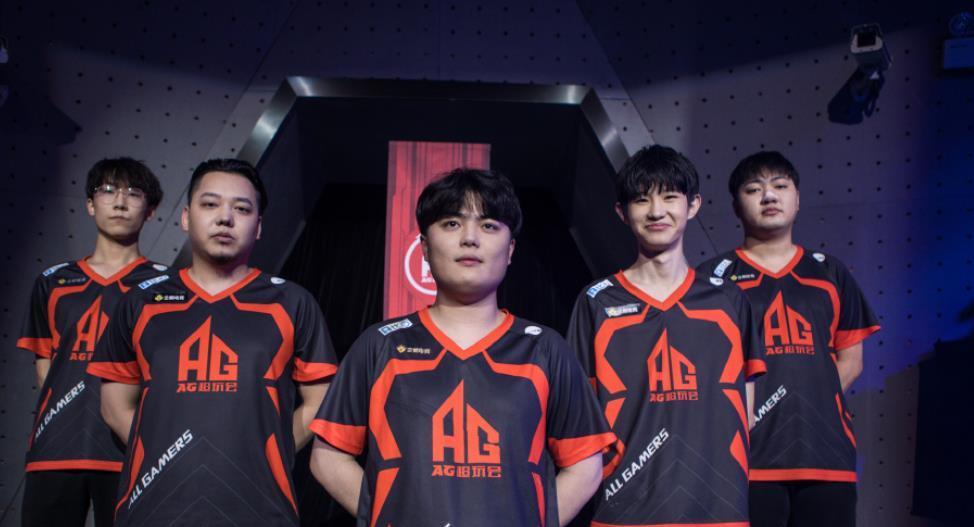 T1 击败 Invictus Gaming 晋级 2025 年全球总决赛小组赛